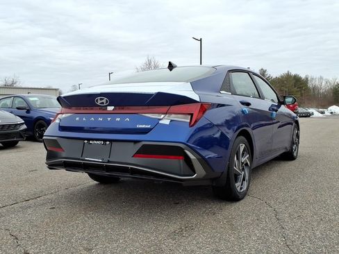 New 2025 Hyundai Elantra Limited image 2