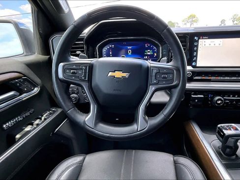 Used 2024 Chevrolet Silverado 1500 High Country w/ Technology Package AWD/4WD image 6