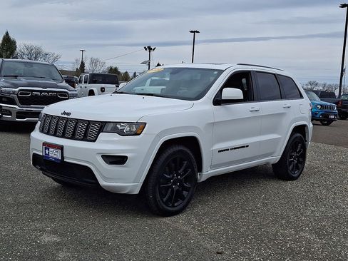 Used 2022 Jeep Grand Cherokee Laredo X image 6