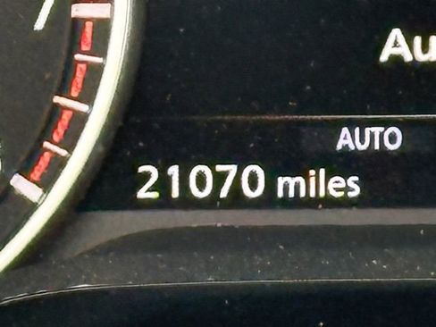 Used 2023 Nissan Pathfinder SL w/ Black Appearance Package image 29