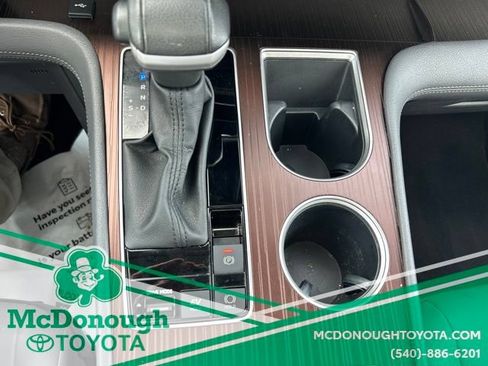 Used 2023 Toyota Sienna XLE FWD image 20