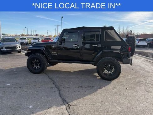 Used 2017 Jeep Wrangler Unlimited Sahara w/ Connectivity Group image 7