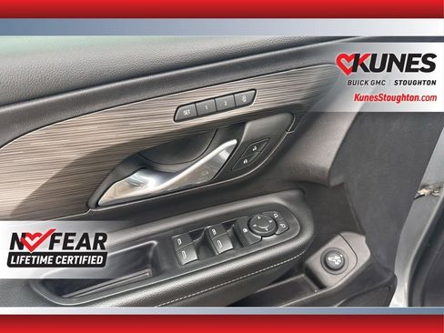 Used 2024 GMC Terrain SLT image 20