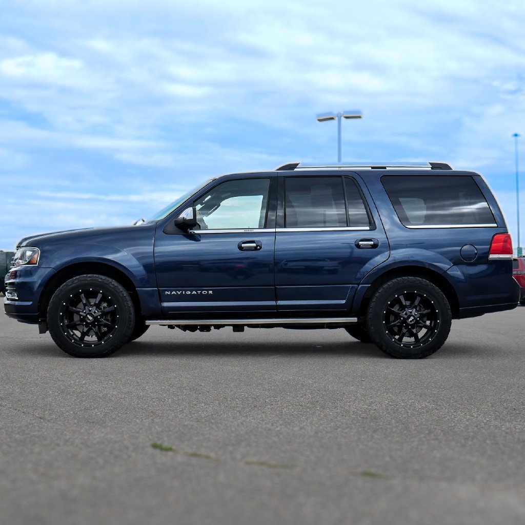 Used 2016 Lincoln Navigator Select AWD/4WD image 3