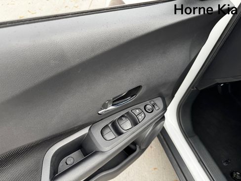 Used 2023 Nissan Kicks SV image 10