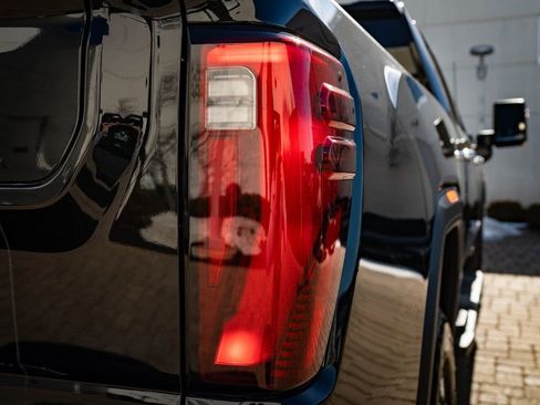 Used 2025 GMC Sierra 3500 Denali w/ Denali Reserve Package image 9