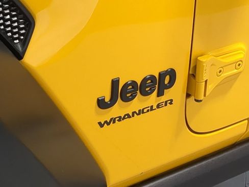 Used 2020 Jeep Wrangler Sport AWD/4WD image 15