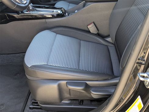 Used 2025 Chevrolet Trax LT w/ LT Convenience Package image 23