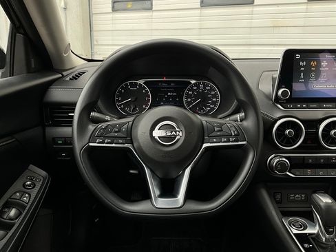 Used 2025 Nissan Sentra SV image 30