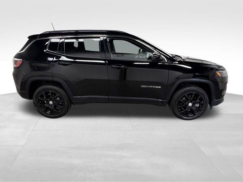 Used 2023 Jeep Compass Latitude AWD/4WD image 6