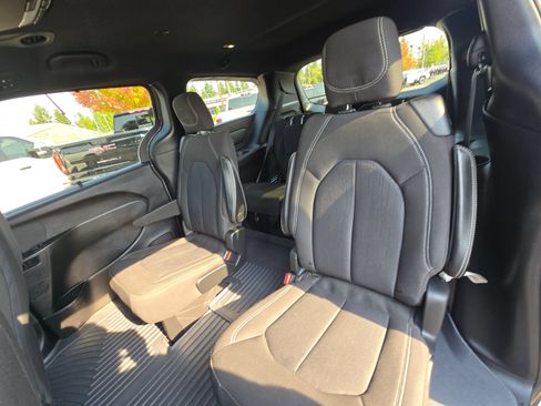 Used 2021 Chrysler Pacifica Touring w/ S Appearance Package FWD image 15