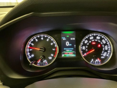 Used 2021 Toyota RAV4 LE image 3