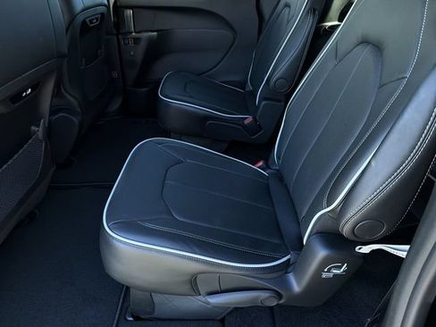 New 2026 Chrysler Pacifica Limited w/ S Appearance Package FWD image 18