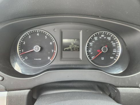 Used 2013 Volkswagen Jetta SE FWD image 23