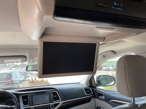 Used 2014 Toyota Highlander Limited w/ Driver Technology Package AWD/4WD image 15