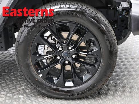 Used 2025 Jeep Wrangler Unlimited Sahara image 30