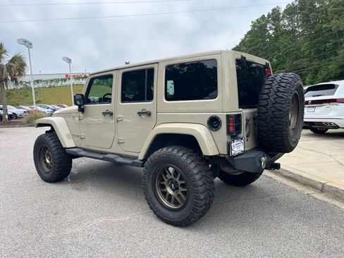 Used 2018 Jeep Wrangler Unlimited Sahara AWD/4WD image 37