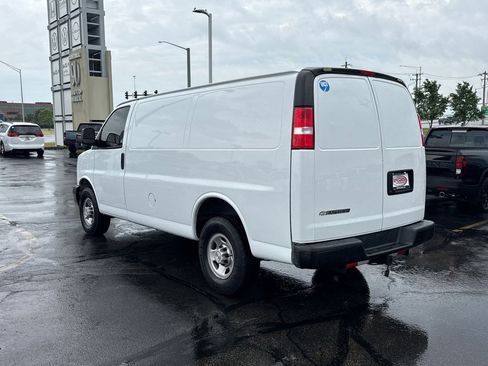 Used 2022 Chevrolet Express 2500 RWD image 9
