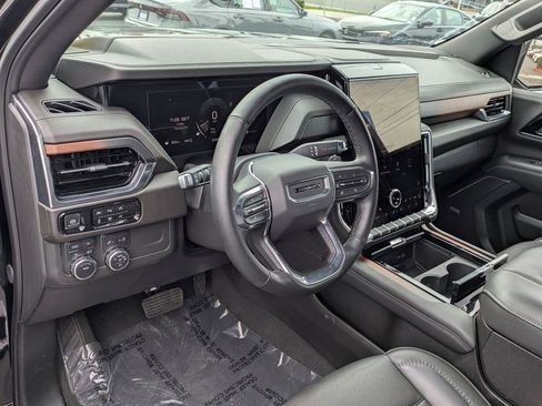 Used 2025 GMC Yukon Denali image 4