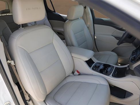 Used 2021 GMC Acadia Denali w/ Denali Technology Package image 32