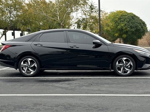Used 2023 Hyundai Elantra SEL w/ Convenience Package image 7