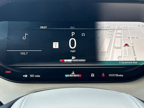 New 2025 Land Rover Range Rover Long Wheelbase SE AWD/4WD image 12