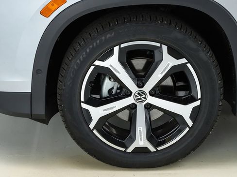 New 2026 Volkswagen Tiguan SE image 4