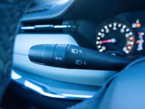 Used 2023 Jeep Compass Limited image 24