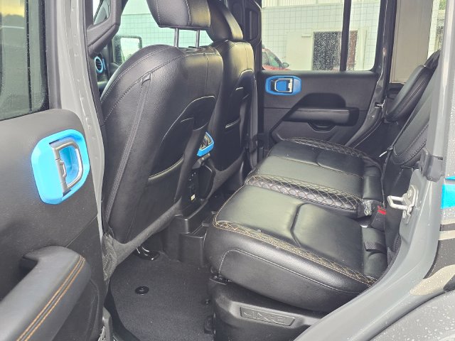 Used 2022 Jeep Wrangler Unlimited Sahara AWD/4WD image 11