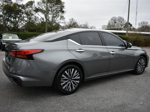 Used 2023 Nissan Altima 2.5 SV image 3