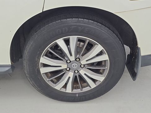 Used 2017 Nissan Pathfinder SV image 29