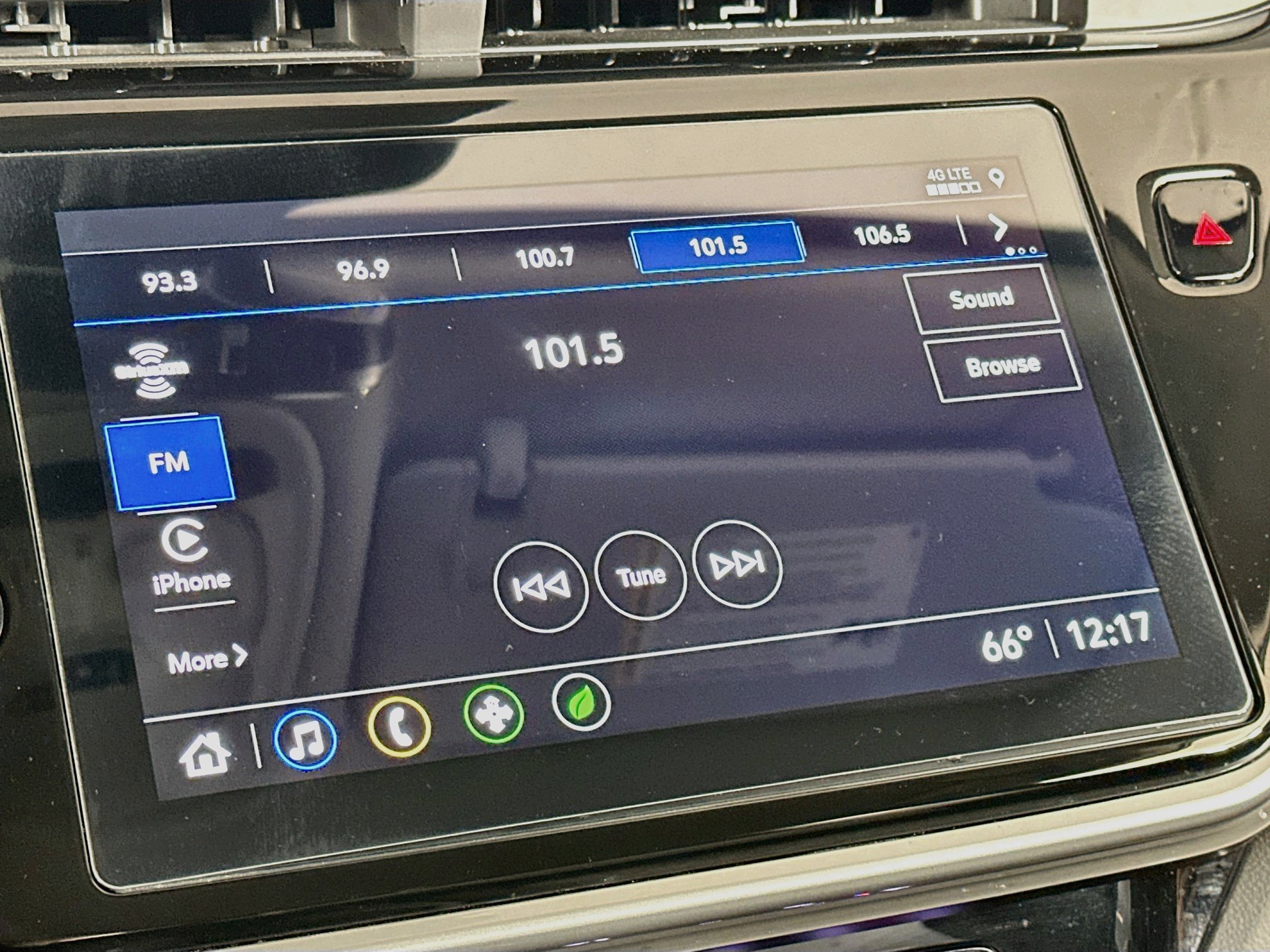 Used 2023 Chevrolet Bolt EUV Premier FWD image 21