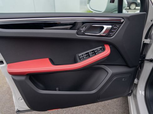 New 2026 Porsche Macan image 10