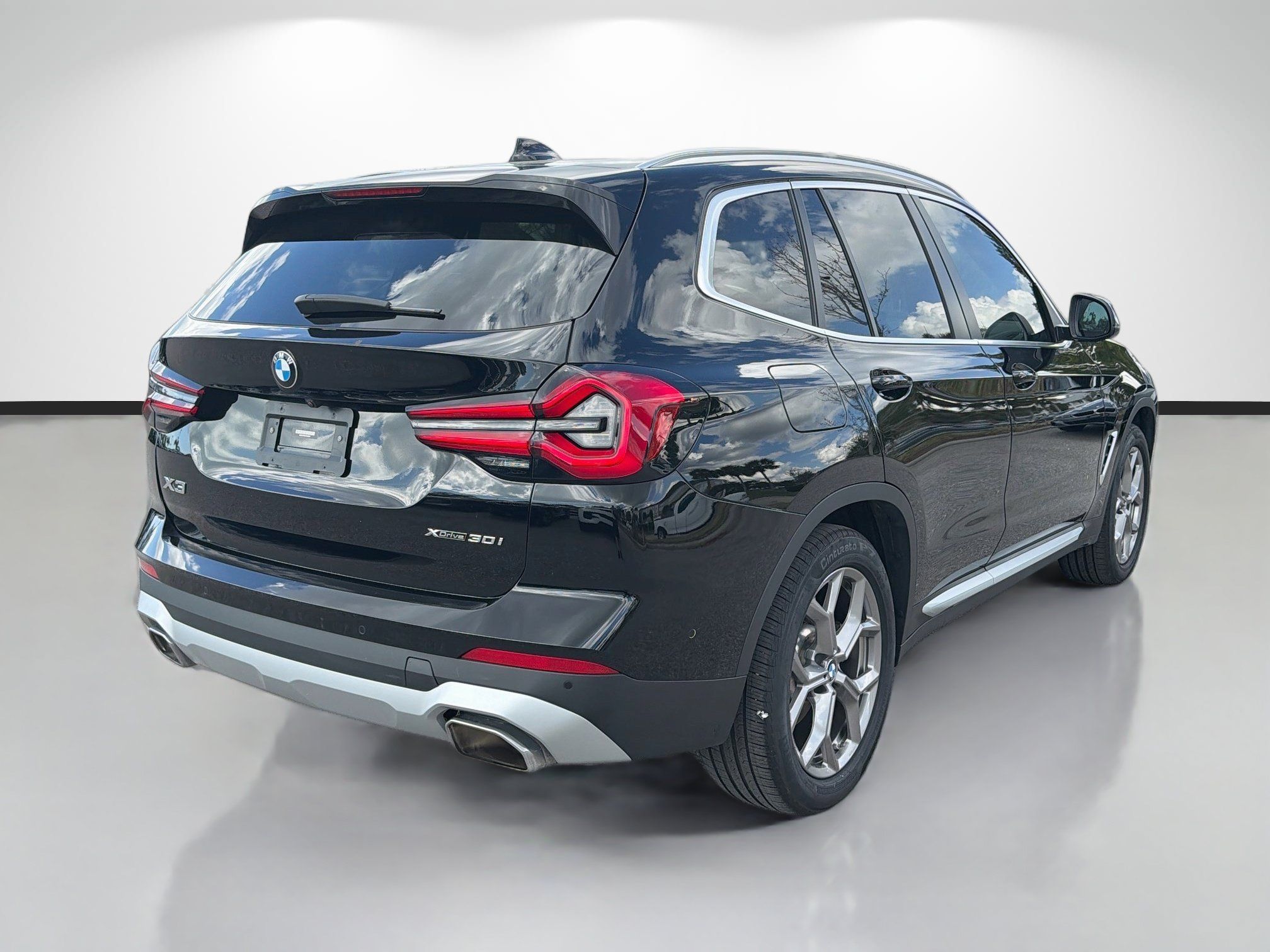 Used 2023 BMW X3 xDrive30i w/ Premium Package w/ZPA AWD/4WD image 3