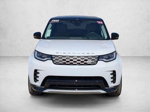 Used 2025 Land Rover Discovery Metropolitan Edition AWD/4WD image 2
