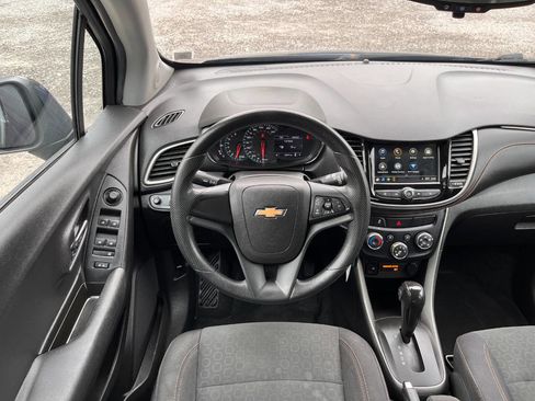 Used 2019 Chevrolet Trax LS AWD/4WD image 30