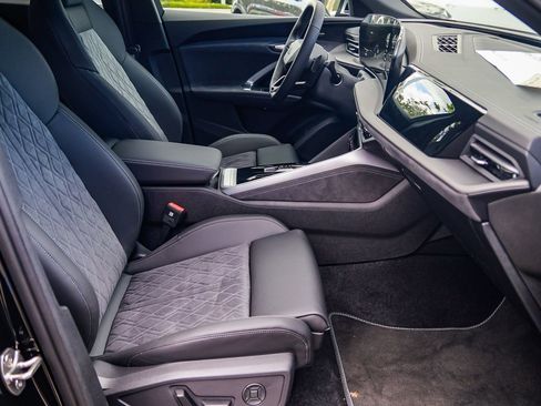 New 2025 Audi SQ5 Premium Plus AWD/4WD image 17