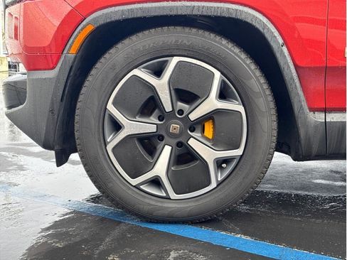 Used 2022 Rivian R1T Adventure image 9