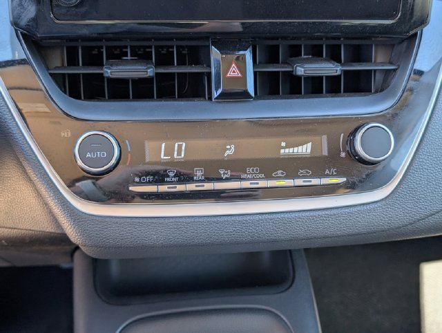 Used 2025 Toyota Corolla LE FWD image 12