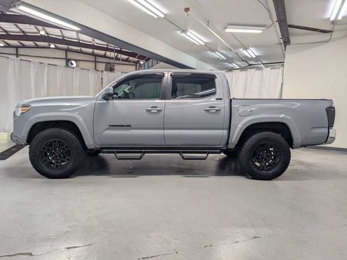 Used 2020 Toyota Tacoma SR5 RWD image 22