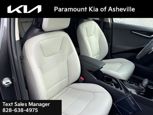 New 2025 Kia Niro EX Touring image 21