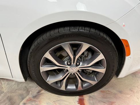 Used 2018 Chrysler Pacifica Limited w/ Tire & Wheel Group FWD image 39