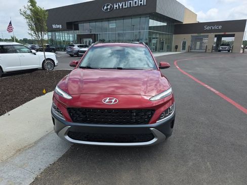 Used 2022 Hyundai Kona Limited FWD image 2
