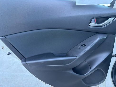 Used 2015 MAZDA MAZDA3 i Touring image 16
