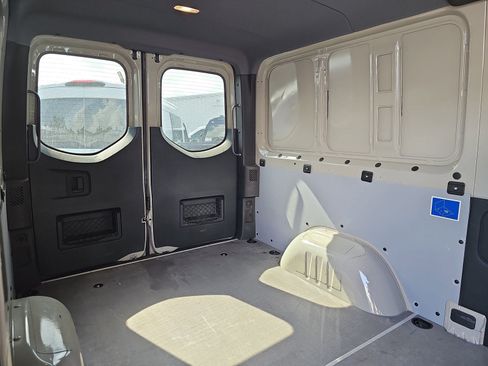Used 2021 Mercedes-Benz Sprinter 2500 image 12