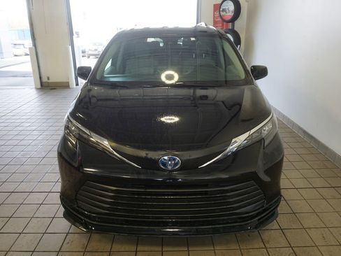 Used 2024 Toyota Sienna LE image 12