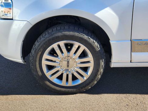 Used 2012 Lincoln Navigator 4WD image 17