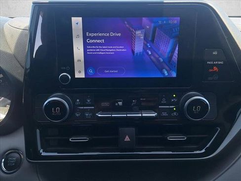Used 2023 Toyota Highlander LE FWD image 11