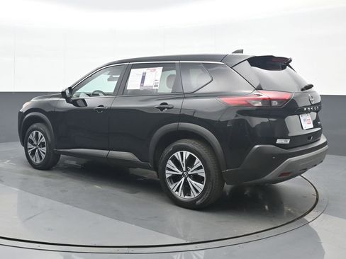 Used 2023 Nissan Rogue SV image 4