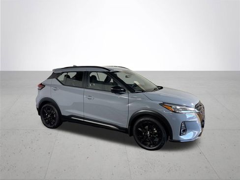 Used 2021 Nissan Kicks SR FWD image 4